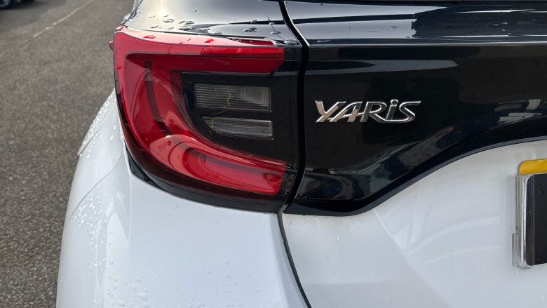 Toyota Yaris 1.5 Hybrid Design 5dr CVT Hybrid Hatchback